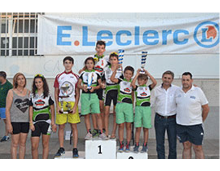 El club ciclista almagre�o desempe�a un buen papel en el XII Trofeo E�leclerc