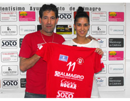 Ic�ar Fern�ndez ya es jugadora del Almagro FSF
