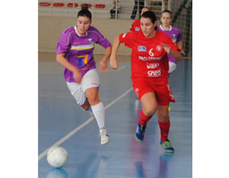 Dos goles de Vicky e Ic�ar dan la cuarta alegr�a consecutiva al Almagro FSF