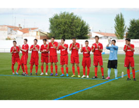 Los juveniles remontan en su debut en casa