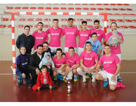 Bar V�ctor se impone a Patatas Arroyo en la final del Torneo de Navidad
