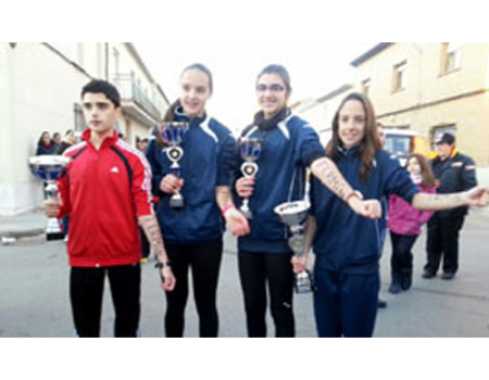 Ana Isabel T�llez y �lvaro Guzm�n, campeones regionales de marcha