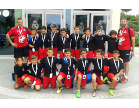 Un equipo almagre�o presente en un torneo de pe�as organizado por el Real Madrid