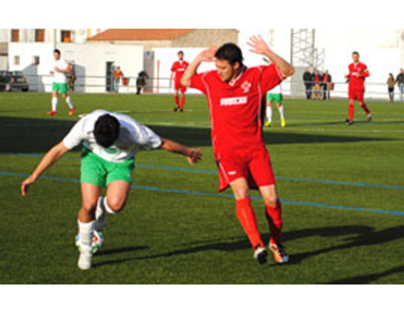 Derrota y pol�mica en el primer partido clave de Semana Santa