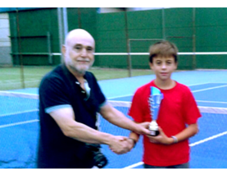 V�ctor Manuel V�llez se impuso en Valdepe�as