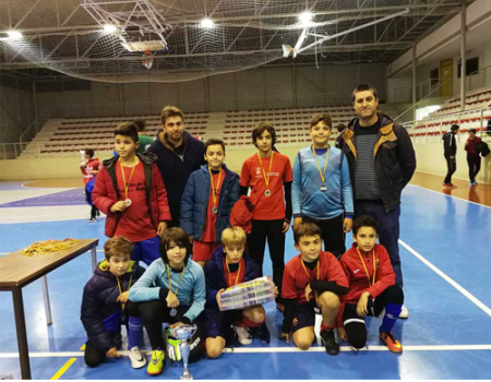 Unos 200 ni�os participaron en el Torneo de f�tbol sala de Navidad
