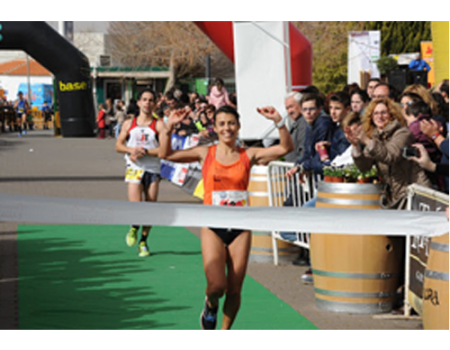 Gemma Arenas vuelve a ganar en asfalto