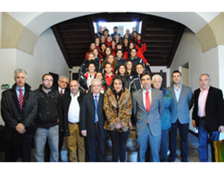 El alcalde recibe a las expediciones en el Ayuntamiento