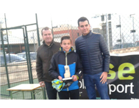V�ctor V�llez e Iv�n Gonz�lez se clasifican para el Regional de Tenis