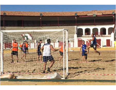 Abakon Asesores se lleva el torneo de balonmano playa de Almagro