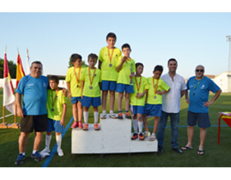 Trofeos y diplomas en la clausura del Campus de F�tbol