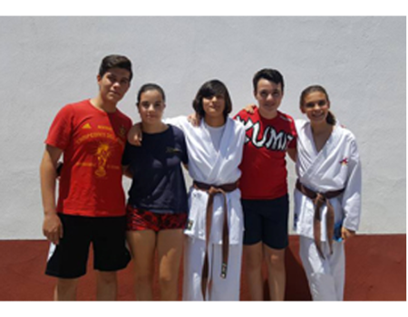 Los karatecas almagre�os aprueban y ya son cintur�n negro