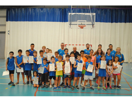 Diplomas y juegos en la clausura de las VI Jornadas de Baloncesto