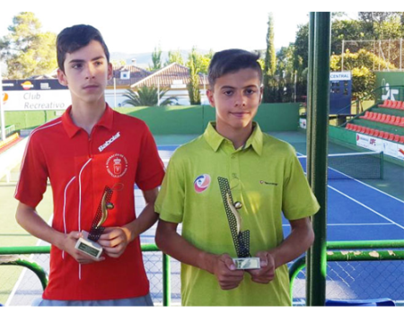 V�ctor V�llez gana el segundo torneo del Circuito Tecnifibre