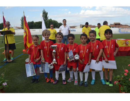 El IX Campus de F�tbol Ciudad de Almagro se cerr� con un hermanamiento