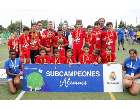 Los chavales de la Pe�a Madridista 