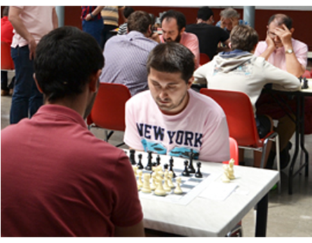 V�ctor Fern�ndez cumple los pron�sticos y se lleva el XIV Open de Ajedrez 𠇌iudad de Almagro”