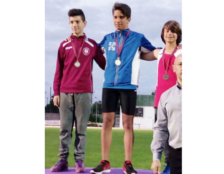 Christian Gonz�lez roza el bronce nacional en Triathlon