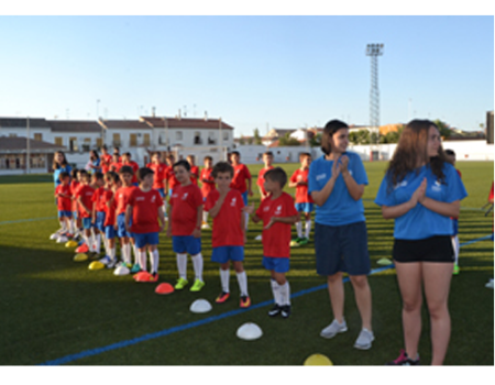Medio centenar de participantes en el Campus de F�tbol