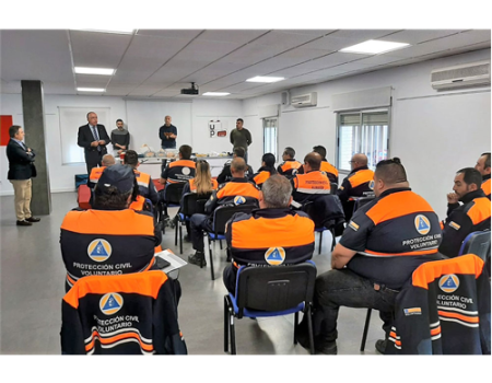 La agrupaci�n de Protecci�n Civil de Almagro participa en el curso para renovar el carnet para utilizar el desfibrilador