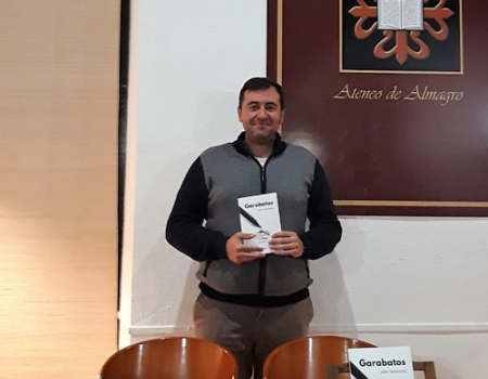 El compositor y creador Justo Fern�ndez presenta su libro de poes�a ‘Garabatos’