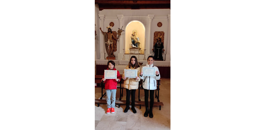 La Hermandad de la Santa Vera Cruz entrega los premios a los ganadores del concurso infantil de felicitaciones navide�as