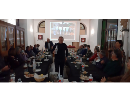 El Ateneo organiz� una cata comentada de cervezas