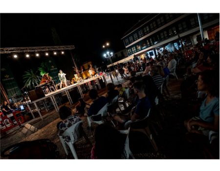 El Ayuntamiento de Almagro amplia en una hora el cierre de los establecimientos de hosteler�a durante el Festival Internacional de Teatro Cl�sico de Almagro