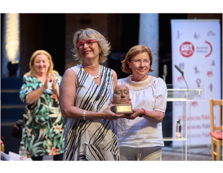 Natalia Men�ndez recibe el Premio Lorenzo Luzuriaga de Teatro