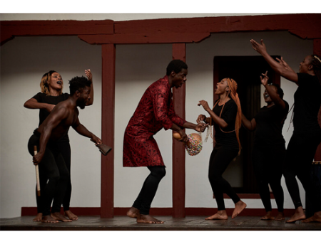 Danza y ritos africanos se fusionan con el mito europeo