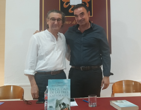 El escritor Jordi Verdaguer presenta en  la novela hist�rica ‘La ciudad de las tres catedrales’