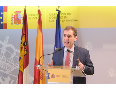 M�s de 1,2 millones de conductores se podr�n beneficiar, desde ma�ana, de la reducci�n del precio de los carburantes en Castilla-La Mancha