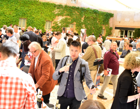 Almagro da la bienvenida a un centenar de importadores y compradores de vino que participar�n en Fenavin