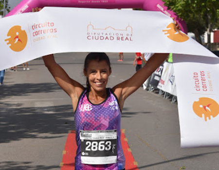 Gemma Arenas se impone en la Media Marat�n  de Almagro y logra su victoria 61 en el Circuito