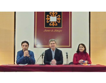 La escritora Elena Fel�u presenta su libro de poemas 