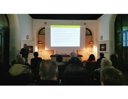 El bi�logo Jos� Miguel Urra dio a conocer la inmunoterapia en una conferencia en el Ateneo