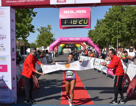 Gemma Arenas vuelve a conquistar la Media Marat�n de Almagro