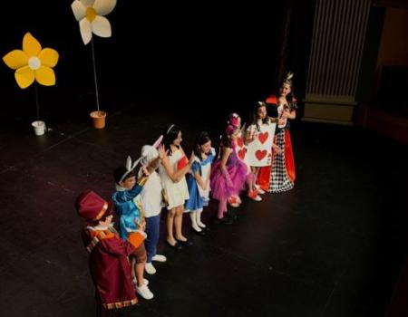 La escuela infantil municipal de teatro cierra el curso con el estreno absoluto de Alicia en el Pa�s de las Maravillas