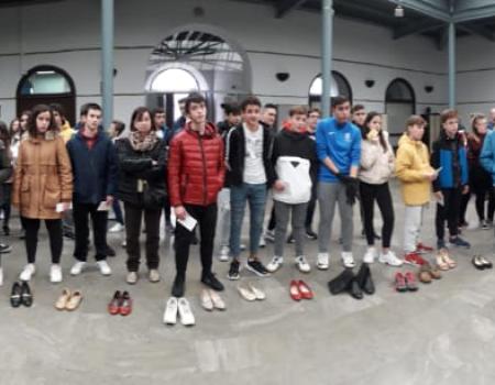 Ante la violencia de g�nero, dos opciones: bajar la mirada o actuar  