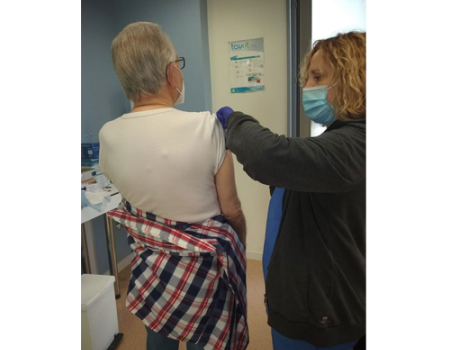 El centro de salud vacunar� esta semana a casi 500 vecinos almagre�os con la primera dosis