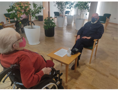 Castilla-La Mancha  permite la salida de mayores de las residencias para pasear en los municipios con nivel 2