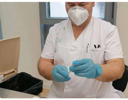 Sanidad informa de que la vacunaci�n del grupo de 59 a�os hacia abajo comenzar� a lo largo de mayo