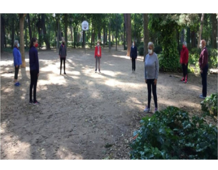 El centro de mayores organiza una actividad al aire de libre de h�bitos saludables