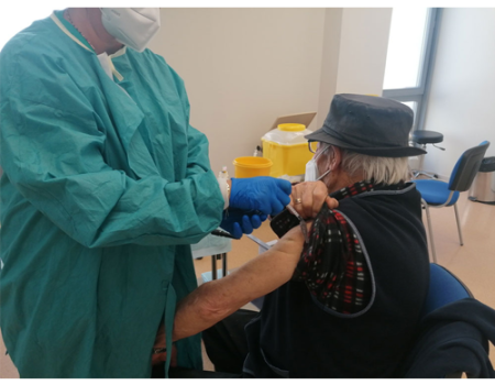 Castilla-La Mancha reanuda la vacunaci�n contra el COVID-19 con AstraZeneca este mi�rcoles ampliada hasta los 65 a�os de edad