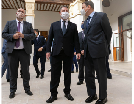 Castilla-La Mancha inmunizar� a la comunidad educativa antes de lo previsto inicialmente y la semana que viene comenzar� a vacunar a las Fuerzas y Cuerpos de Seguridad del Estado en grandes espacios