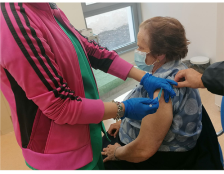 Castilla-La Mancha pone a disposici�n de la ciudadan�a un tel�fono y un correo electr�nico para solucionar todas las dudas que surgen en torno a la implementaci�n de la Estrategia de vacunaci�n contra el COVID-19