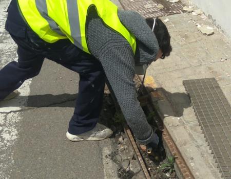 Operarios municipales limpiaron los imbornales