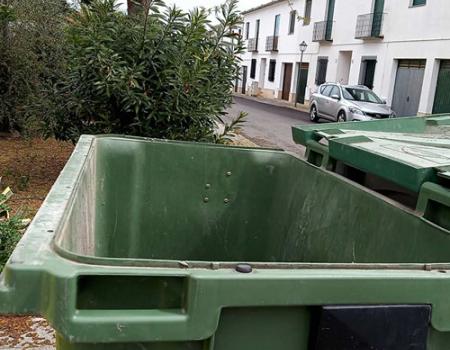 El Ayuntamiento pide dejar abiertas las tapas de los contenedores de carga trasera instalados en las calles