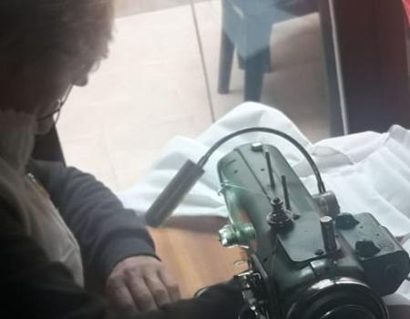 M�s de una veintena de mujeres de Almagro est�n confeccionando mascarillas