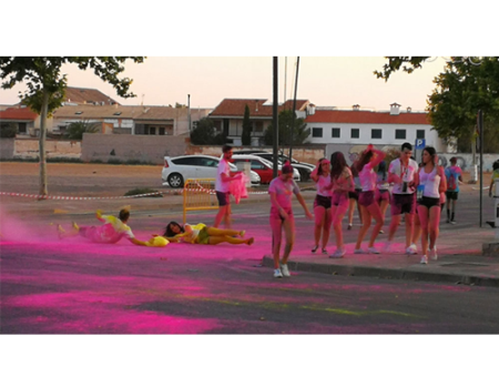 El Recinto Ferial de Almagro se llen� de colores con la Holi Run el pasado s�bado